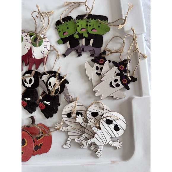 30Pcs Halloween Wooden Hanging Ornaments, Tree Decorations With 30 pcs New - Picture 2 of 4